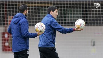 Iraola, durante un entrenamiento del Rayo.