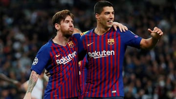 Luis Su&aacute;rez, con Messi.