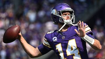 MINNEAPOLIS, MINNESOTA - SEPTEMBER 22: Quarterback Sam Darnold #14 of the Minnesota Vikings passes the ball against the Houston Texans during the first quarter at U.S. Bank Stadium on September 22, 2024 in Minneapolis, Minnesota. Stephen Maturen/Getty Images/AFP (Photo by Stephen Maturen / GETTY IMAGES NORTH AMERICA / Getty Images via AFP)