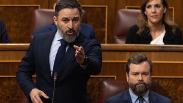 El líder de Vox, Santiago Abascal, interviene durante una sesión plenaria en el Congreso de los Diputados, a 30 de noviembre de 2022, en Madrid (España). La Junta de Portavoces del Congreso acordó, el pasado jueves 24 de noviembre, que el ministro del Interior,, comparezca ante el Pleno para responder por la tragedia que tuvo lugar en Melilla el pasado 24 de junio. Además, el Gobierno ha ofrecido a los portavoces parlamentarios visionar antes las imágenes grabadas ese día en la frontera española a puerta cerrada. Marlaska comparece por segunda vez después de que nuevas investigaciones periodísticas contradigan la versión oficial de que no hubo muertes del lado español.
30 NOVIEMBRE 2022;MELILLA;CONGRESO;TRAGEDIA;MIGRACIÓN;FRONTERA;AVALANCHA;MASACRE;POLITICO;MINISTRO;GOBIERNO
Eduardo Parra / Europa Press
30/11/2022