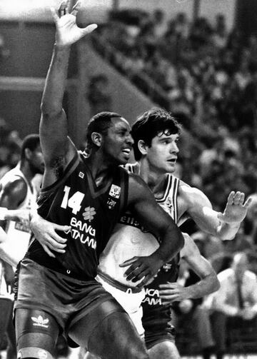 Sus duelos con Fernando Mart赤n en la pintura marcaron 谷poca. 'Atomic Dog', como le llamaba Mychal Thompson (padre de Klay Thompson), jug車 en Portland Trail Blazers antes de probar en el baloncesto europeo. En 1985 pudo fichar por el Real Madrid, pero termin車 en la Benetton de Treviso donde pas車 dos a?os antes de llegar a un acuerdo con el Bar?a (1987-1993). Con el equipo azulgrana gan車 tres Ligas y dos Copas. Su 迆ltima temporada la jug車 en Grecia, en el Peristeri. Desde 2021 ejerce como embajador del Bar?a.