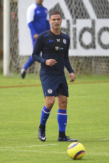 El joven surgido de la cantera de América se lesionó el músculo derecho por lo que la actividad con Cruz Azul ha sido poca desde su llegada, pues otras dolencias lo han privado de ver actividad