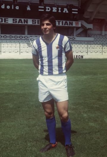 Jugó con la Real Sociedad desde 1978 a 1986.