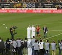 Puyol, homenajeado en el descanso por sus cien partidos
