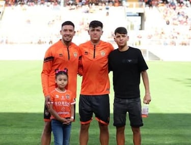 “Es súper especial estar con mi hijo en el plantel de Cobreloa... al principio era extraño”