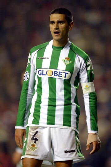 Una de las piezas esenciales de ese equipo. Fue un baluarte en el centro de la defensa durante varias temporadas y se proclamó campeón de Europa con la selección española dirigida por Luis Aragonés en 2008. Se marchó al Atlético de Madrid y posteriormente al Valladolid. Emprendió su carrera como entrenador y dirigió equipos de la cantera del Betis. Actualmente es el director deportivo del Córdoba.