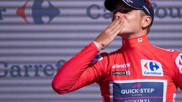 Team Quick Step's Belgian rider Remco Evenepoel celebrates on the podium wearing the overall leader's red jersey after the 15th stage of the 2022 La Vuelta cycling tour of Spain, a 153 km race from Martos to the Alto Hoya de la Mora of the Sierra Nevada, in Monachil, on September 4, 2022. (Photo by JORGE GUERRERO / AFP) (Photo by JORGE GUERRERO/AFP via Getty Images)