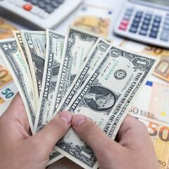 Why is the euro falling? Is it a good time to buy?