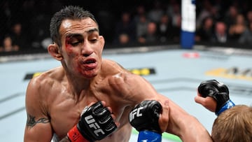 El peleador Tony Ferguson en el UFC 249.