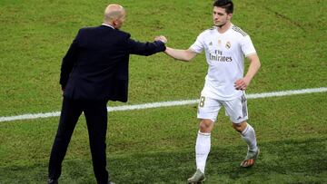 El jugador serbio del Real Madrid Jovic y Zidane.