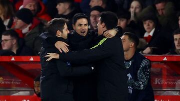 Soccer Football - Premier League - Nottingham Forest v Arsenal - The City Ground, Nottingham, Britain - January 30, 2024 Arsenal manager Mikel Arteta celebrates with coaching staff after Bukayo Saka scored their second goal REUTERS/Carl Recine NO USE WITH UNAUTHORIZED AUDIO, VIDEO, DATA, FIXTURE LISTS, CLUB/LEAGUE LOGOS OR 'LIVE' SERVICES. ONLINE IN-MATCH USE LIMITED TO 45 IMAGES, NO VIDEO EMULATION. NO USE IN BETTING, GAMES OR SINGLE CLUB/LEAGUE/PLAYER PUBLICATIONS.