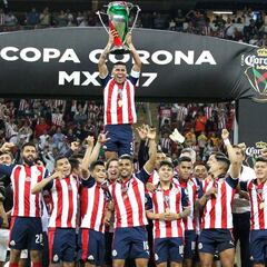 Jiménez se viste de héroe y Chivas es campeón de la Copa