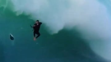 El kitesurfista Jerome Cloetens pierde su tabla y se agarra a su cometa sufriendo un wipeout en una ola gigante. El peor de su vida, seg&uacute;n reconoce el propio atleta. 