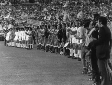 FOTO COLOREADA 
INAUGURACION DEL ESTADIO VICENTE CALDERON EL 02/10/66 1966
En pleno julio se disputó la final de Copa del Generalísimo en el Santiago Bernabéu. Salcedo adelantó a los rojiblancos y Gárate deshizo el empate que había materializado Valdez para el Valencia. Fue la cuarta Copa de la historia para el Atlético de Madrid.