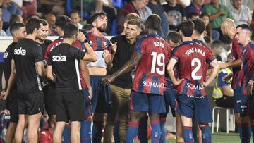 Antonio Hidalgo, en plena charla durante una pausa de hidratación.