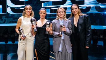 Bronze, Aitana, Walsh y Cata Coll, en la gala The Best con sus respectivos premios.