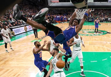 O. G. Anunoby desplegó sus alas en una de las jugadas cruciales del primer duelo entre Boston Celtics y New York Knicks, en el TD ­Garden de Boston, para abrir las semifinales de la Conferencia Este en la NBA. Los locales forzaron la prórroga, pero acabaron cayendo (105-108). El alero londinense contribuyó con 29 puntos.