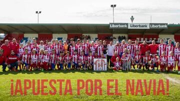 El juvenil del Navia CF, "unido" para recordar a Rober Suárez