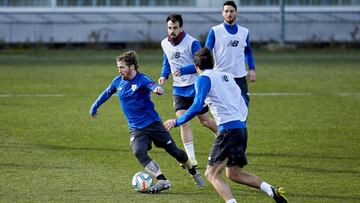 Beñat, Muniain, Aduriz y San José en Lezama.