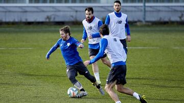 Be&ntilde;at, Muniain, Aduriz y San Jos&eacute; en Lezama.