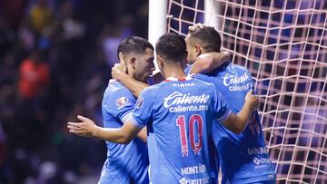 Giorgos Giakoumakis celebrates his goal 0-1 of Cruz Azul during the 12th round match between Puebla and Cruz Azul as part of the Liga BBVA MX, Torneo Apertura 2024 at Cuauhtemoc Stadium on October 18, 2024 in Puebla, Mexico.