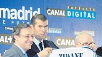 <b>QUIERE QUE SIGA. </b>Florentino desea la continuidad de Zidane.