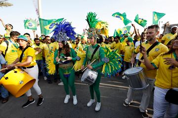 Varios grupos de ciudadanos cataríes han participado en un evento en Doha donde han apoyado a diferentes selecciones del Mundial. En la foto, en apoyo a la selección brasileña. 