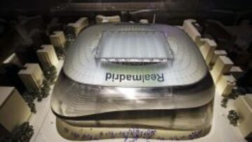 Carmena niega a Florentino el cambio en la ley que quería para hacer el nuevo Bernabéu