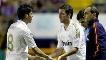 Higuaín ni calentó ante el Sevilla; Kaká tampoco jugó