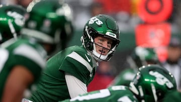 EAST RUTHERFORD, NEW JERSEY - DECEMBER 03: Tim Boyle #7 of the New York Jets prepares to snap the ball during the second quarter in the game against the Atlanta Falcons at MetLife Stadium on December 03, 2023 in East Rutherford, New Jersey.   Al Bello/Getty Images/AFP (Photo by AL BELLO / GETTY IMAGES NORTH AMERICA / Getty Images via AFP)