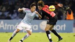 GRA397. VIGO (PONTEVEDRA), 19/12/2014.- El jugador chileno del Celta Orellana (i) pugna por el bal&oacute;n con el argentino Dubarbier, del Almer&iacute;a, durante el partido de Liga en Primera Divisi&oacute;n que est&aacute;n disputando esta noche en el estadio de Bala&iacute;dos, en Vigo. EFE/Salvador Sas