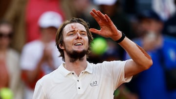 Tennis - French Open - Roland Garros, Paris, France - June 2, 2025 Kazakhstan's Alexander Bublik celebrates winning his fourth round match against Britain's Jack Draper REUTERS/Stephanie Lecocq