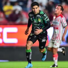 Víctor Dávila de León interesa a Rayados