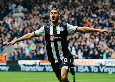 Quizás hayas visto numerosos videos suyos en internet defendiendo la camiseta del Newcastle. En el club inglés maravilló con su zurda siendo uno de los jugadores más bonitos de ver del panorama internacional. Una fractura de tibia en la temporada 10/11 que le dejó en el dique seco casi un año y fue el detonante del declive de su carrera. Pasó por la Liga española cuando fichó por el Real Valladolid en la campaña 19/20. En verano de 2024 anunció su retirada tras un último paso en el Lille en la 2022/23.