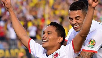 Carlos Bacca celebra su primer gol en la Copa América Centenario ante Paraguay