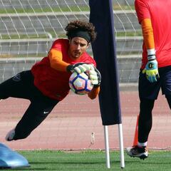 Guillermo Ochoa recibe una indirecta del presidente del Salernitana de Italia