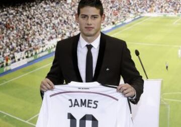 James Rodríguez durante su presentación en el Real Madrid.
