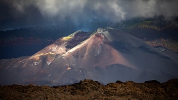 Vistas del volcán Tajogaite desde la carretera sobre la colada LP213, a 14 de septiembre de 2022, en Los Llanos de Aridane, La Palma, Canarias (España). Después de 85 días de actividad, el pasado 25 de diciembre de 2021, se dio por finalizada la erupción del volcán de Cumbre Vieja, que comenzó a rugir el 19 de septiembre. Al menos 1.241,1 hectáreas fueron arrasadas por la lava y 2.988 edificaciones. Unas 1170 familias perdieron su único hogar. El Gobierno canario cifró en 842 millones las pérdidas por el volcán
14 SEPTIEMBRE 2022;VOLCAN;CUMBRE VIEJA;TAJOGAITE;VOLCANICO;ERUPCION
Kike Rincón / Europa Press
13/09/2022