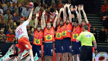 Herning (Denmark), 19/03/2021.- Denmark's Michael Damgaard (L) in action during the Golden League handball match between Denmark and Spain in Herning, Denmark, 19 March 2022. (Balonmano, Dinamarca, España) EFE/EPA/Henning Bagger DENMARK OUT
