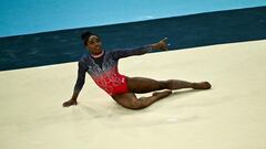 What is Simone Biles’ overall record at the floor exercise in the Olympic Games?