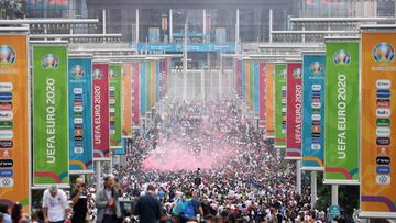 Supporters fill Olympic Way as they arrive at Wembley Stadium ahead of the UEFA EURO 2020 final football match between England and Italy in northwest London on July 11, 2021. (Photo by DANIEL LEAL-OLIVAS / AFP)