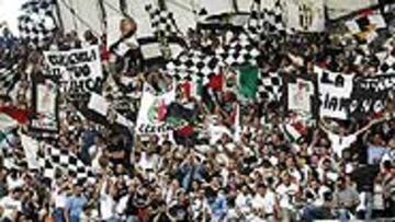 Los tifosi italianos no pararon de jalear a los jugadores de la Juve y de increpar a los blancos durante todo el partido. Fue un auténtico infierno.