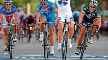 <b>EL MÁS LISTO. </b>Philippe Gilbert celebra su victoria en Tours.