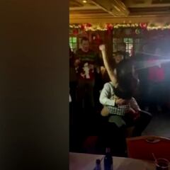 El polémico baile erótico de una policía a su superior en una fiesta de Navidad