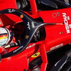 Vettel da un golpe en la mesa