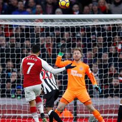 Arsenal de Alexis vence con lo justo a un débil Newcastle