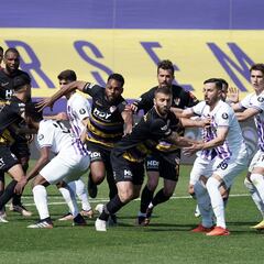 Primera victoria de Arda Turan en los banquillos