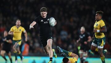 AUCKLAND, NEW ZEALAND - AUGUST 25:  Beauden Barrett of the All Blacks runs away to score his third try during The Rugby Championship game between the New Zealand All Blacks and the Australia Wallabies at Eden Park on August 25, 2018 in Auckland, New Zeala