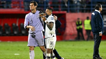 Nicholas Hagen y José Morales lamentan la derrota frente a Panamá en las eliminatorias de Concacaf.