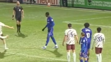 Este penal pasará a la historia del fútbol por una insólita ejecución: nadie puede creer lo que pasó en Inglaterra